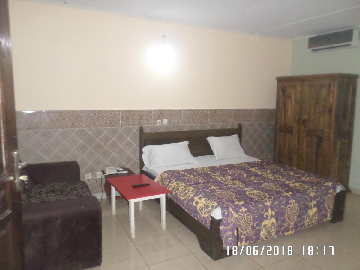 Hotel Residence Seven 7 Abidjan Extérieur photo
